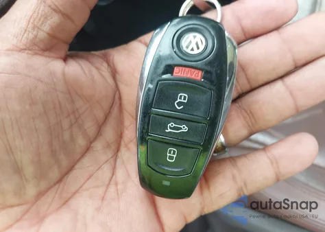 2014 Volkswagen Touareg 3.6L Executive z USA, uszkodzony, nr VIN WVGEF9BP0ED008047